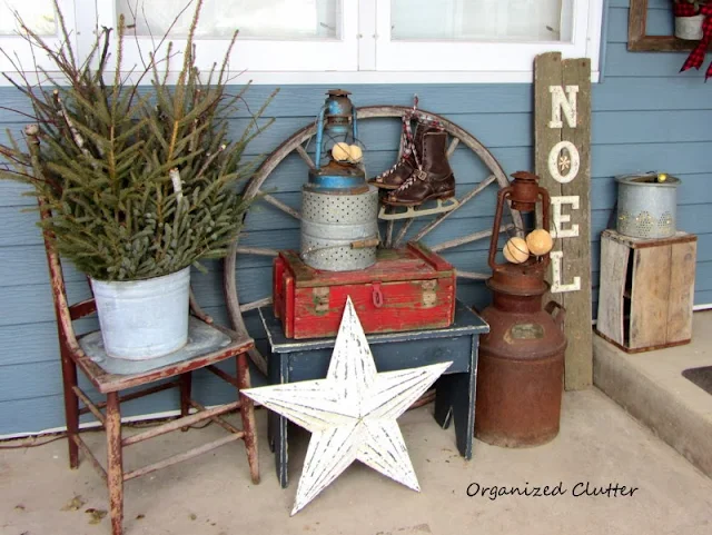 Outdoor Rustic Christmas Vignette www.organizedclutterqueen.blogspot.com