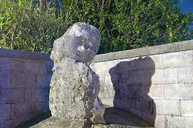 stone lion,Ishigantou,statue