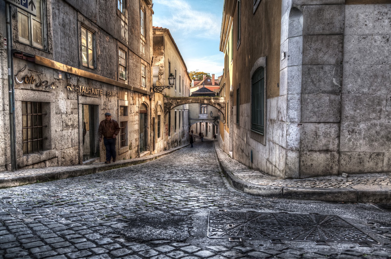 Another Lisbon street and new wallpaper ~ HDR photographer