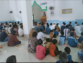 Usai Sholat Jum’at Berjamaah, Kapolsek Anggeraja Polres Enrekang Bacakan Himbauan Kamtibmas