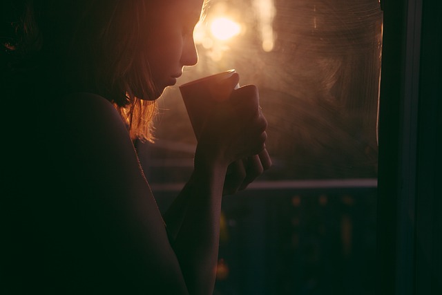 minum teh hangat untuk menghilangkan pusing setelah mabuk perjalanan