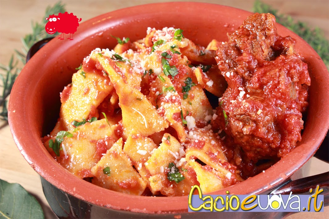 http://cacioeuova.blogspot.it/2014/04/pappardelle-al-cinghiale.html