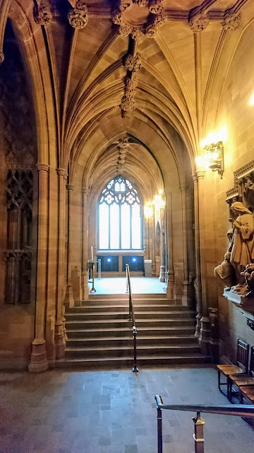 04-John-Rylands-Library-interior-corridor-Manchester-tourist-attractions-top-3-recommendation