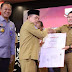 Diserahkan Gubernur Jambi, Walikota Sungai Penuh Terima Penghargaan Kabupaten/Kota Peduli HAM
