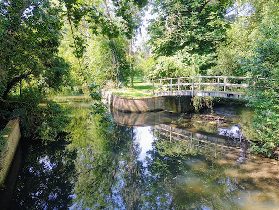 The view from the footbridge mentioned in point 12 below Image by Hertfordshire Walker released via Creative Commons BY-NC-SA 4.0