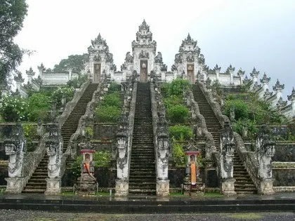 Menelusuri Tempat Suci atau Tempat Ibadah di Bali