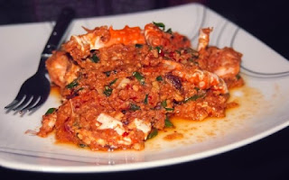 Sajian menu seafood kepiting kare pedas