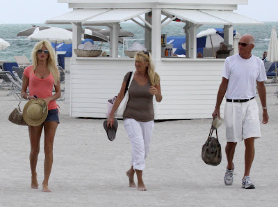 Victoria Silvstedt in Bikini at the Beach in Miami