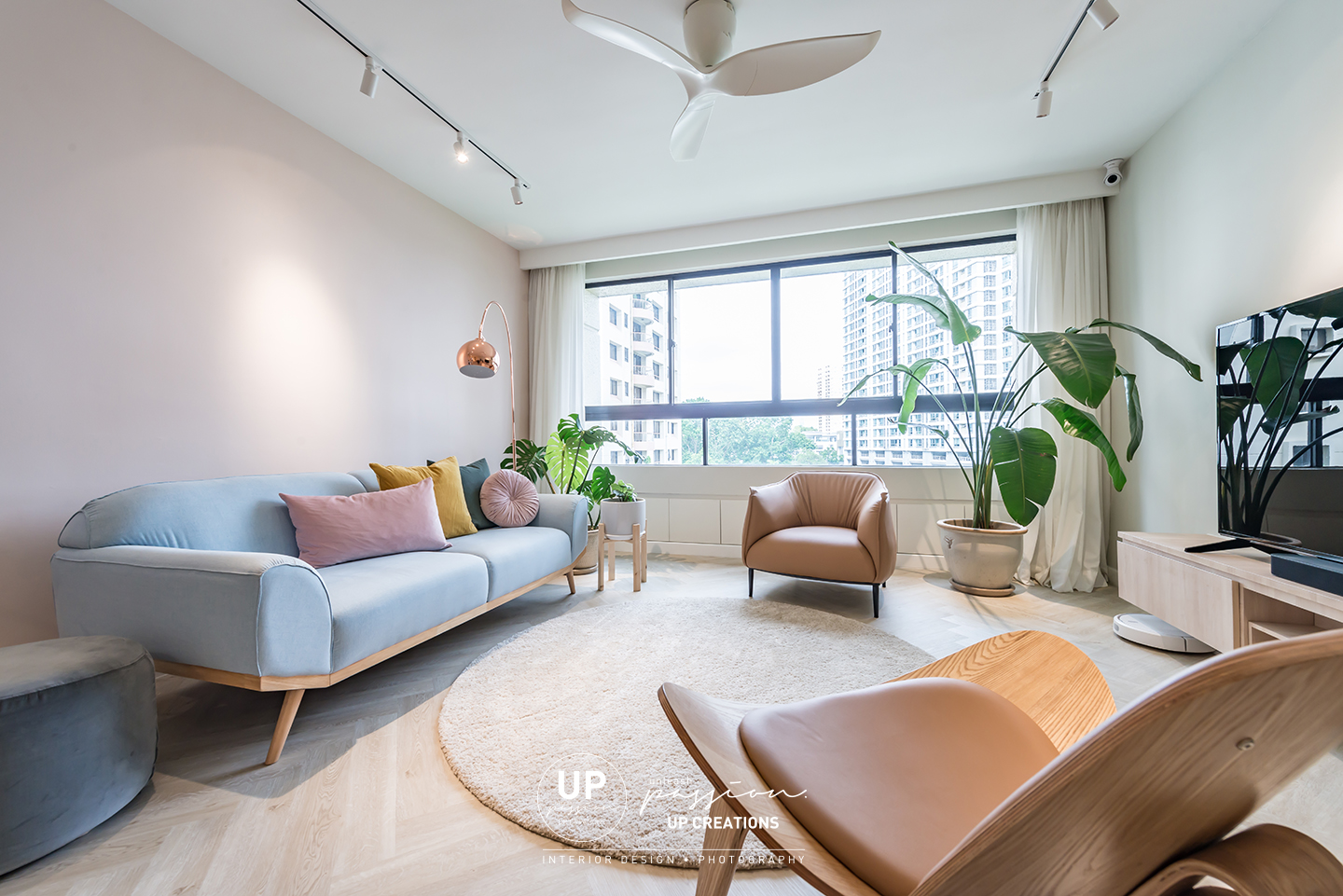 Mont Kiara Pines condo highlighted wall in pastel pink color in the living area match with pastel blue color sofa and genuine leather armchair