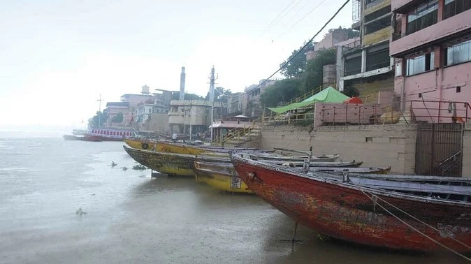 Ganga का जलस्तर: बनारस में गंगा का जलस्तर 10 सेमी की रफ्तार से बढ़ रहा है, तटवर्ती क्षेत्रों को नुकसान