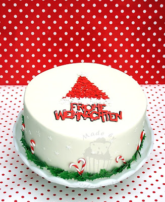 weihnachtstorte christmas santa claus ilex blütenpaste motivtorte weihnachten fondant