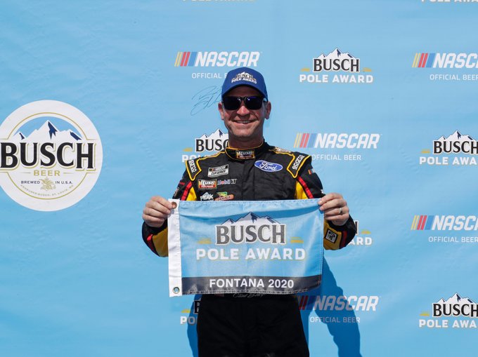 Clint Bowyer faz sua sétima pole da carreira em Fontana