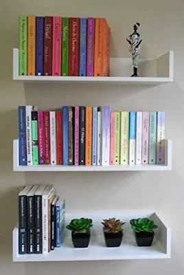 LIVROS VIRAM MÓVEIS E PEÇAS DE DECORAÇÃO