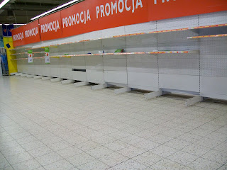 Poland, Warsaw, Warszawa, Tesco, shopping, supermaket, hypermarket, empty shelves, Easter, Wielkanoc