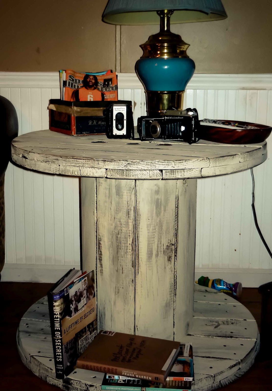 Artistic Icing: Wooden Spool End Table ... my latest DIY idea from Pinterest