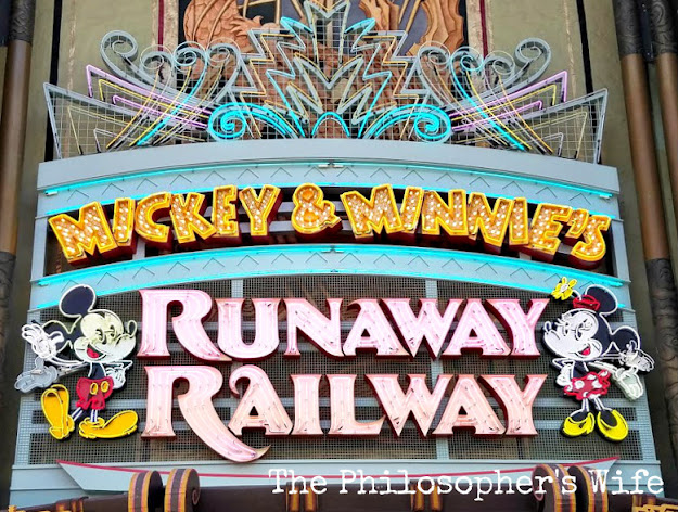 Mickey and Minnie's Runaway Railway Marquee