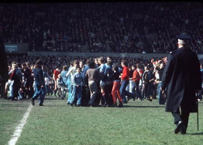 debar menanti The Manchester Derby melawan City Drama 27 April 1974: Gol Fantastis Di Laga Terakhir Denis Law