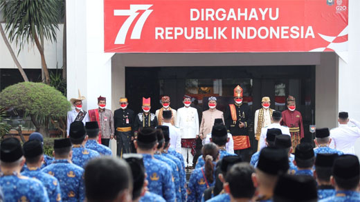 Wamendagri Pimpin Upacara Kenakan Pakaian Adat Lampung