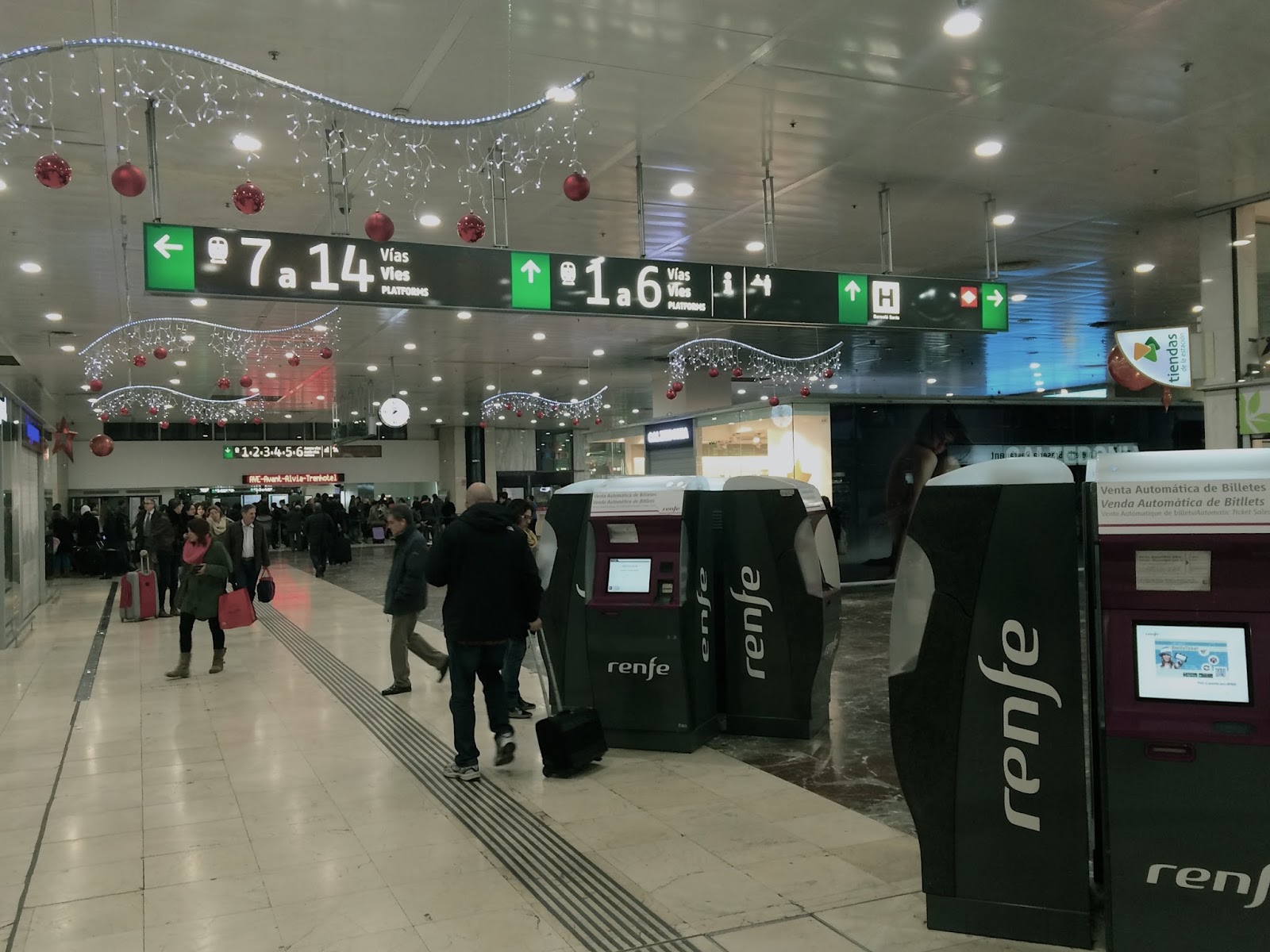 サンツ駅（Estación de Barcelona Sants） 