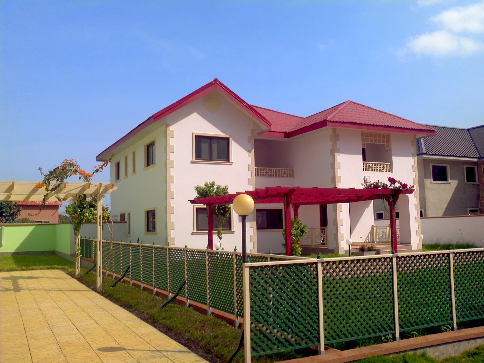  House for sale, Fiore Village  just off the Accra -Aburi Rd and twenty minutes from the International Airport ,   click on this link for more information , call 0241244552 or email leon@sphynxpc.com