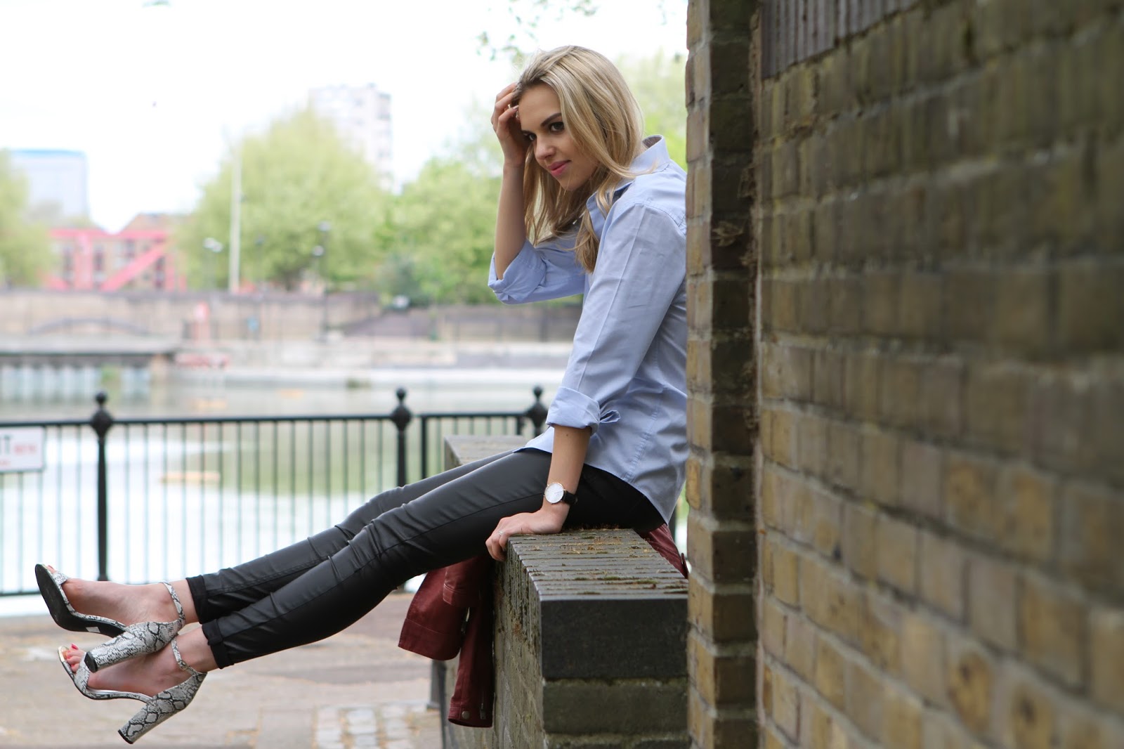 FASHION BLOGGER LEATHER TROUSERS