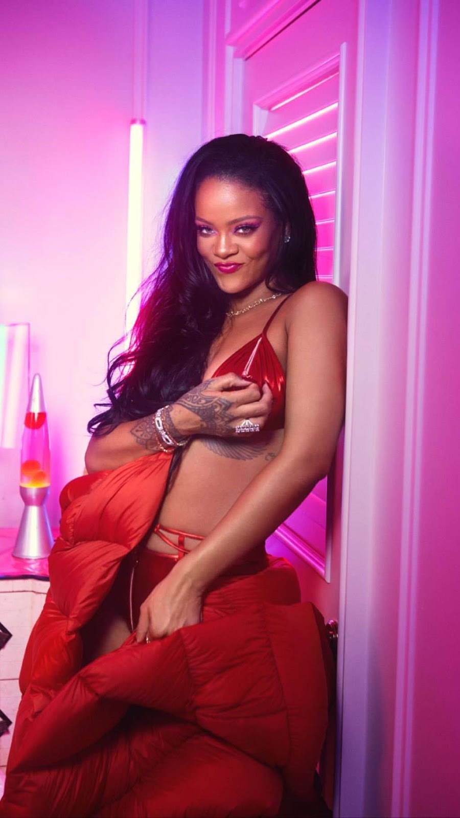 Rihanna show off big breast in sexy lingerie model photoshoot