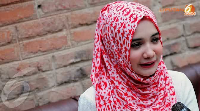 Model Hijab Si Cantik Zaskia Sungkar
