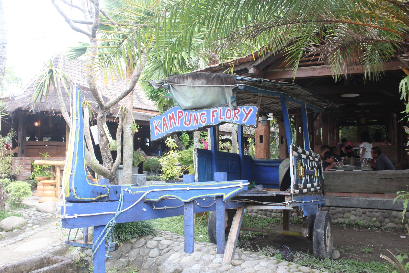 [Jajan] Kampung Flory Sleman, Makan di Kandang Kebo Banget 