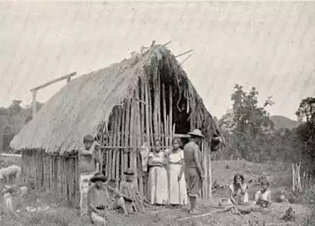 - Rancho guarani no aldeamento do rio Itariri, 1906.