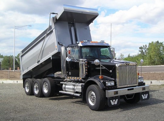 gambar truk dump Western Star