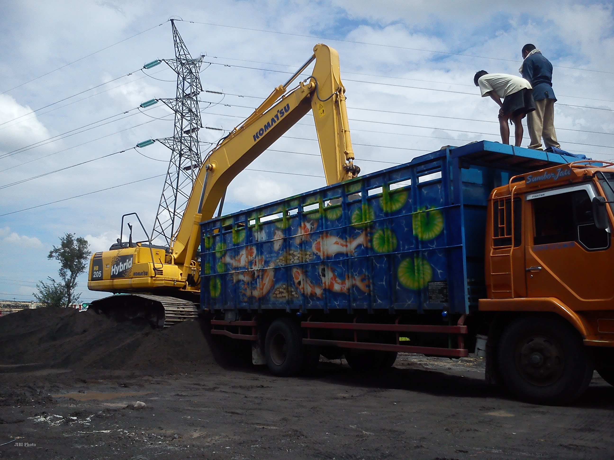 Cari Gambar Mobil Truk  Bawa Pasir 