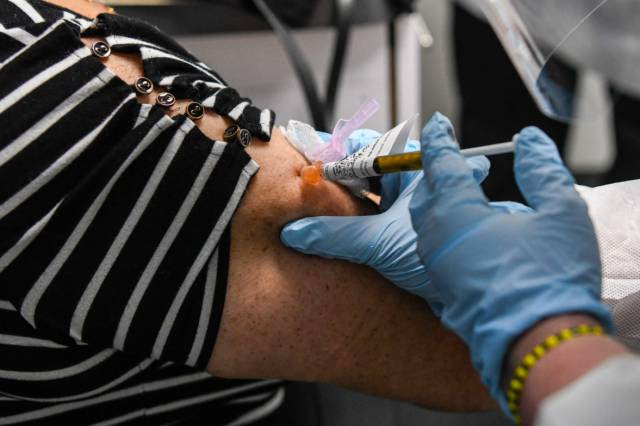 Brasil anuncia plano de vacinação contra covid-19 e lista prioridades