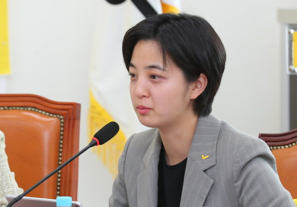 최 대표는 질의하는 류 의원에게 어이!라며 말을 끊는가 하면. ì—¬ì˜ë„ ì´ˆì„  ì—´ì „ ì •ì˜ë‹¹ ë¥˜í˜¸ì • ê²Œì´ë¨¸ì—ì„œ 21ëŒ€ ìµœì—°ì†Œ êµ­íšŒì˜ì›ìœ¼ë¡œ F Politics ê¸°ì‚¬ë³¸ë¬¸ ê³µì •ë‰´ìŠ¤