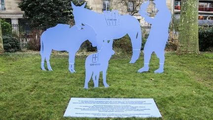 Un monument aux animaux morts durant les guerres inauguré à Paris