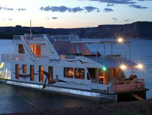 Find lake homes for sale on dale hollow lake, in tn. Lake Powell Houseboats For Rent On Lake Powell In Utah And Arizona Lake Powell Houseboat Rentals