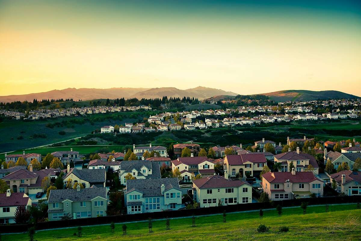 Identical houses on cul-de-sac
                              streets line the hills of San Ramon, a
                              bedroom community 50 miles east of San
                              Francisco.