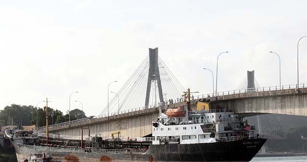 Gaji Galangan Kapal Batam / Oknum Jaksa di Batam Diduga ...