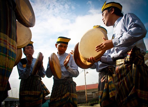  Kompang  Alat  Musik  Tradisional Masyarakat Melayu 