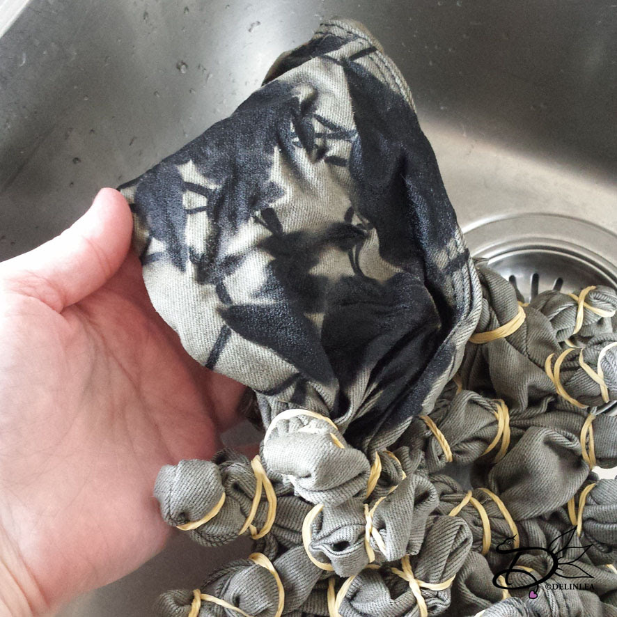 It also works on masks! Diy Tie Dye Bleach Jeans Delinlea My Little Fantasy World