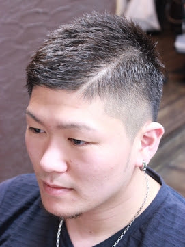 綺麗な坊主 ライン シンプル 人気のファッションスタイル