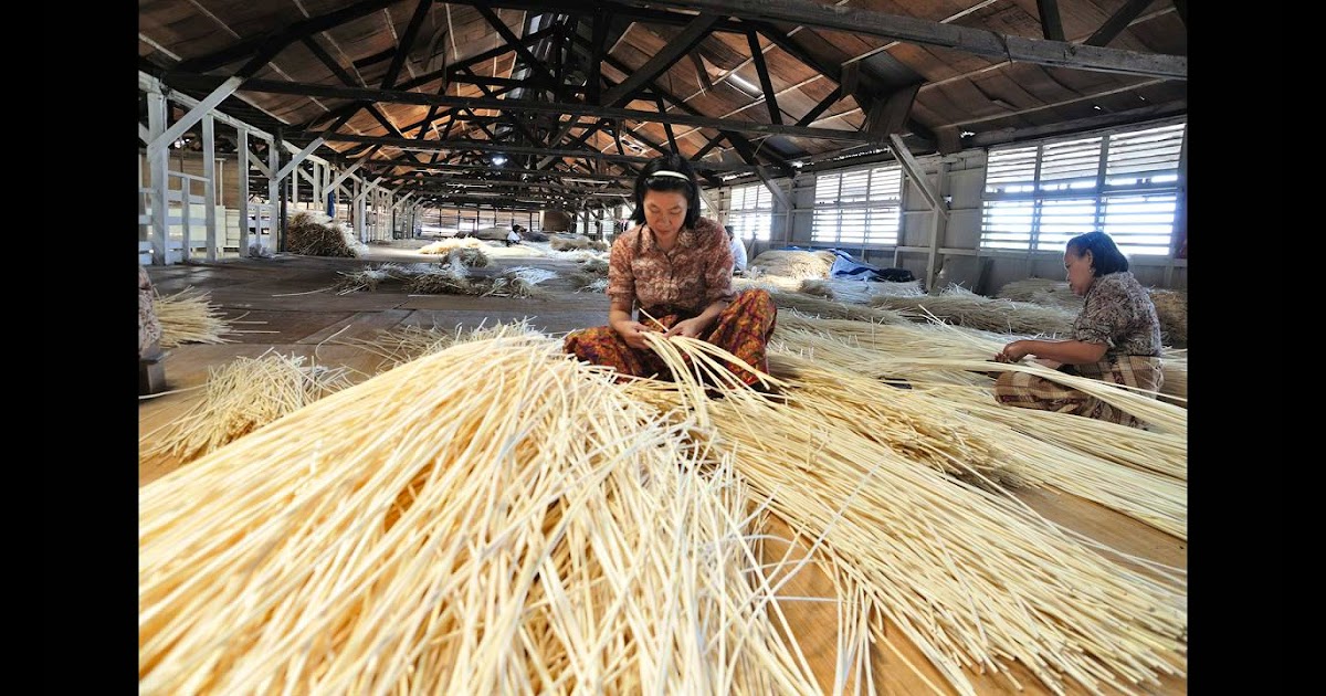 16 Jelaskan Proses Pembuatan  Kerajinan  Anyaman Rotan