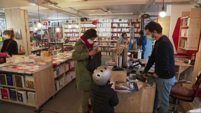 Réouverture des librairies : "Les gens reviennent parce qu’ils veulent des conseils"