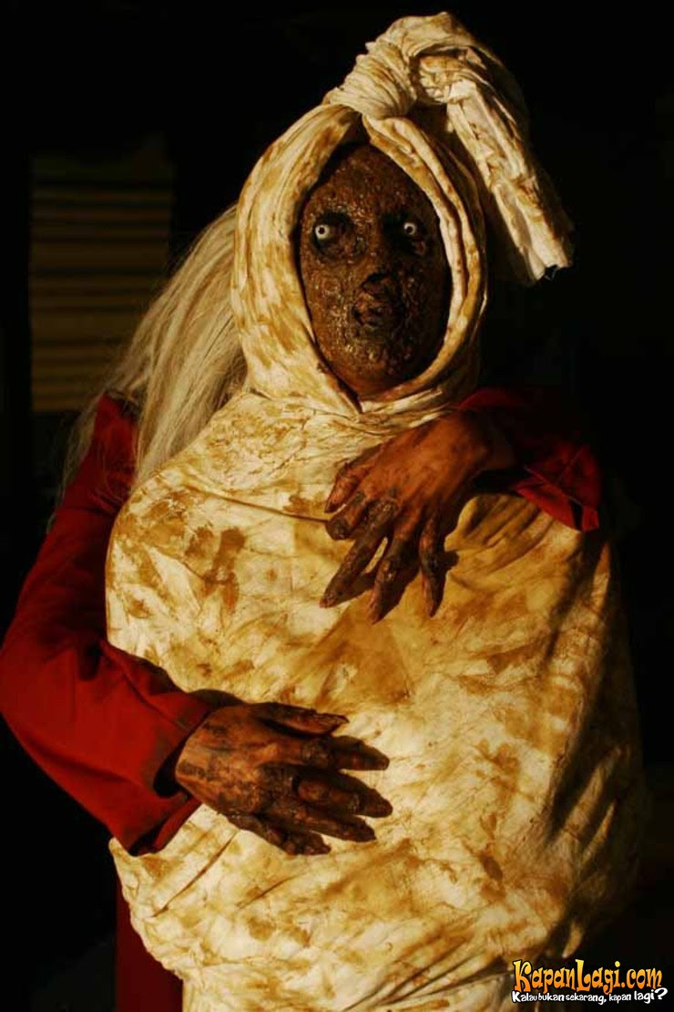 Foto setan Pocong Ghost In the night was like in The horor 