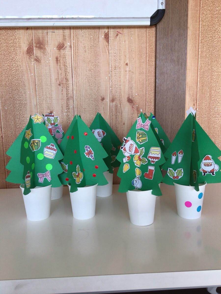 子供向けぬりえ 新鮮なクリスマス ツリー 工作 紙 コップ