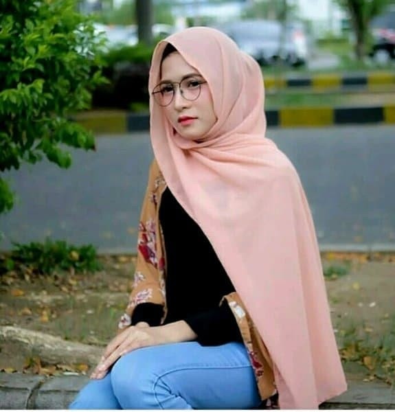 Nissa Sabyan Jilbab Pink - Terkini Banget