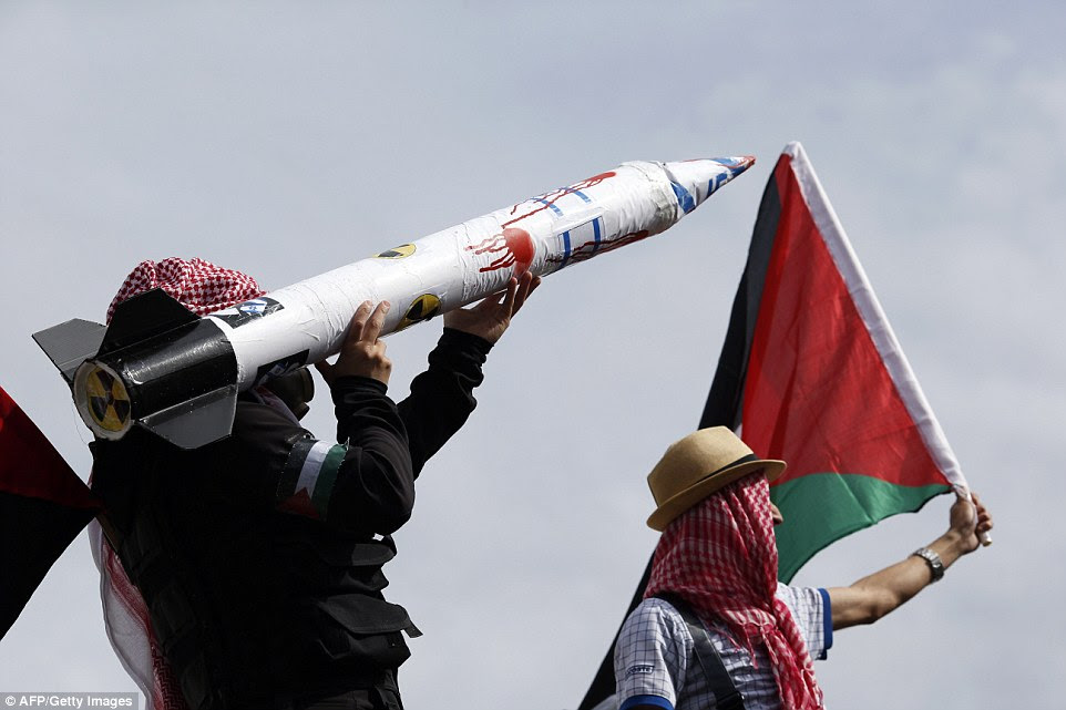 However a number of pro-Palestinian protesters held a counter demonstration against Israel during today's Bastille Day parade 