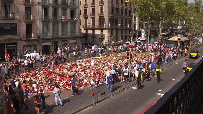 L'acte començarà amb una ofrena floral al lloc del primer atac el 17A a la Rambla de Barcelona