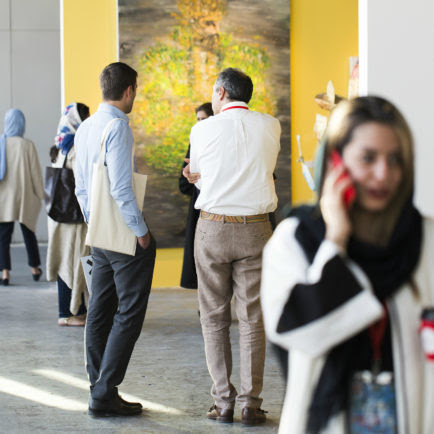 ‘El arte está casi libre’: Irán abre por primera vez una Feria de Arte-Al igual que el valor de la moneda del país cae en picado