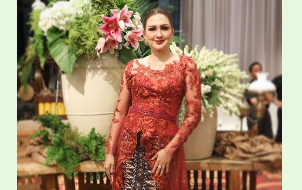 Cantik Bsr Kebaya Dan Ber Kemban Kain Jarek Di Hari ...