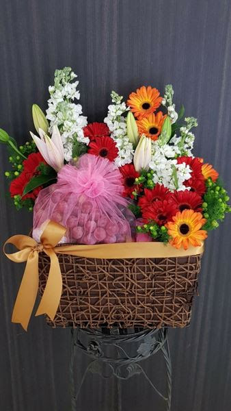 Buying fruits is a great opportunity to show your attention. Floresta Malaysia Kuala Lumpur Pj Online Florist Fresh Flower Delivery Ff005 Fruits Basket